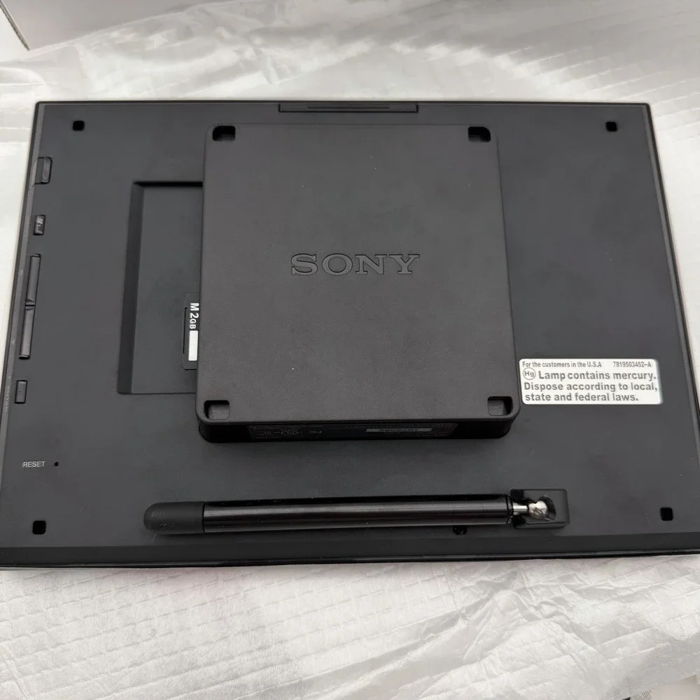 Sony DPF-D810 8